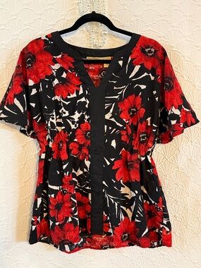 PRICE ⬇️ PTP: 20-22” L: 27” Art And Soul Red and Black Floral V-Neck Blouse